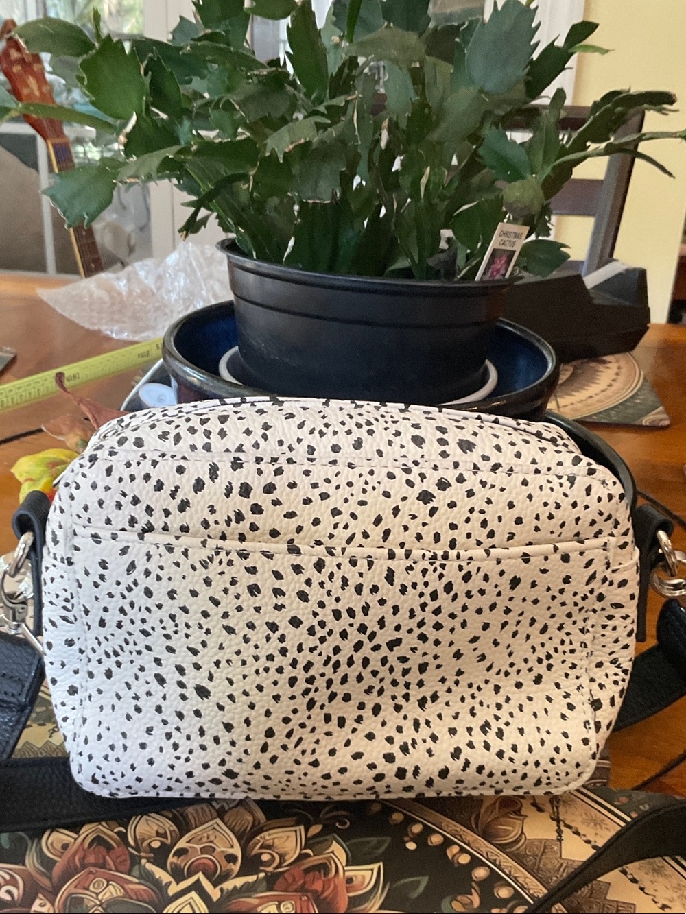 thirty-one White Crossbody Bag with Black Speckled Print